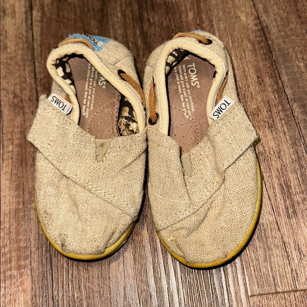 Toms kids shoes size 5 toddler